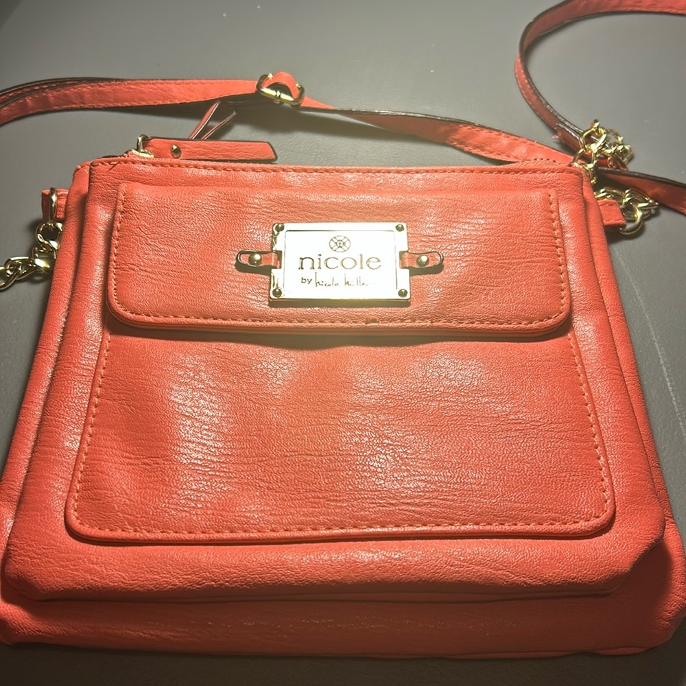 Pink leather Crossbody bag like new with straps and chain